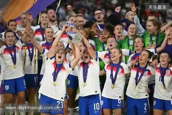 英格兰女足主帅威格曼被授予女爵士头衔,几位球员也被授勋 英格兰女足主帅威格曼被授予女爵士头衔,几位球员也被授勋